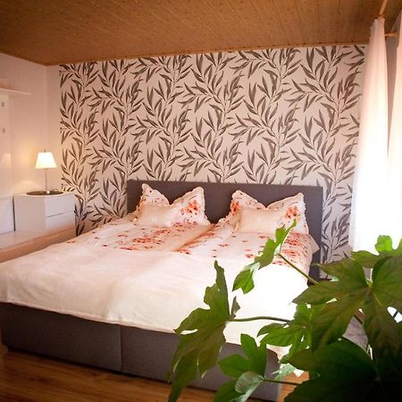 Gaestezimmer Im Gruenen Haus Apartment Thum ภายนอก รูปภาพ