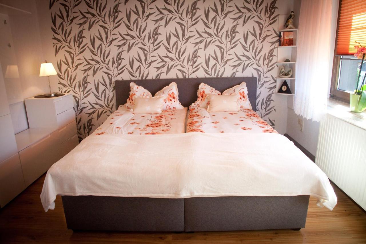 Gaestezimmer Im Gruenen Haus Apartment Thum ภายนอก รูปภาพ