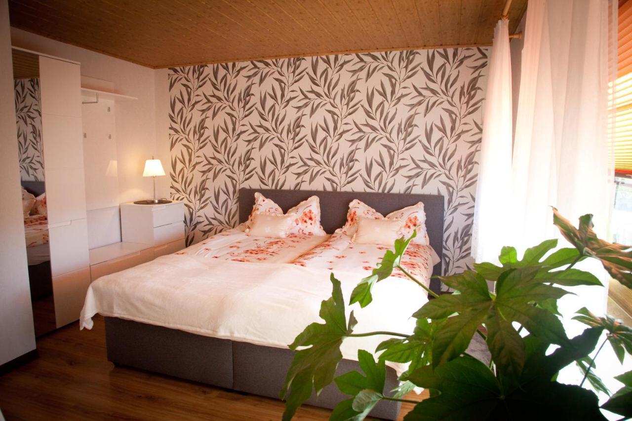 Gaestezimmer Im Gruenen Haus Apartment Thum ภายนอก รูปภาพ