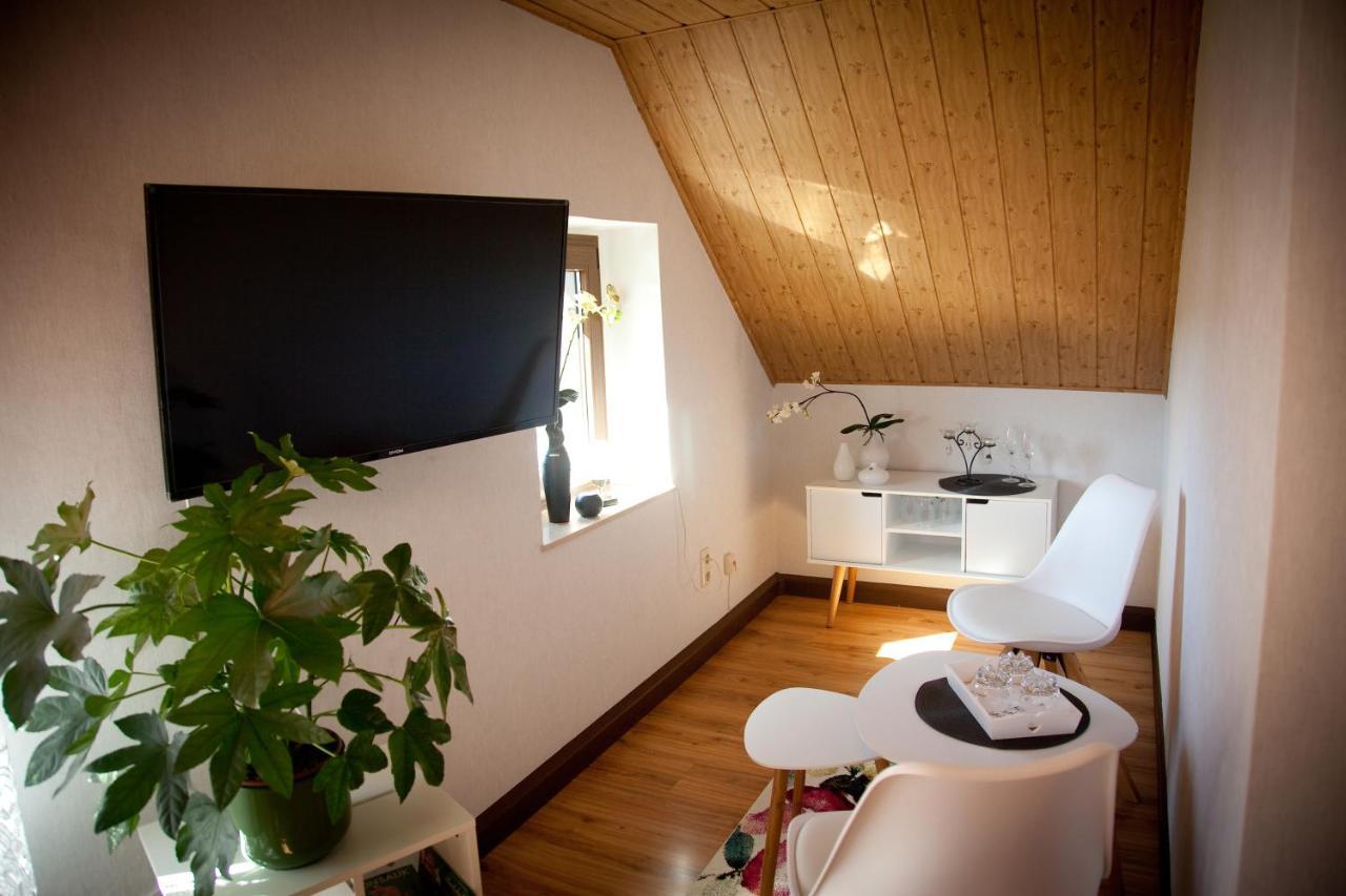 Gaestezimmer Im Gruenen Haus Apartment Thum ภายนอก รูปภาพ